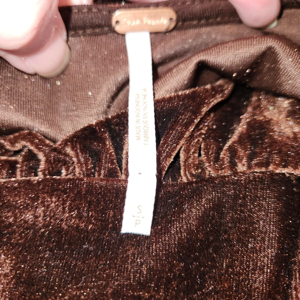 We The Free Dark Brown Velvet Hold Me Milkmaid Top Size S Stretchy Puff Sleeves - Picture 9 of 12